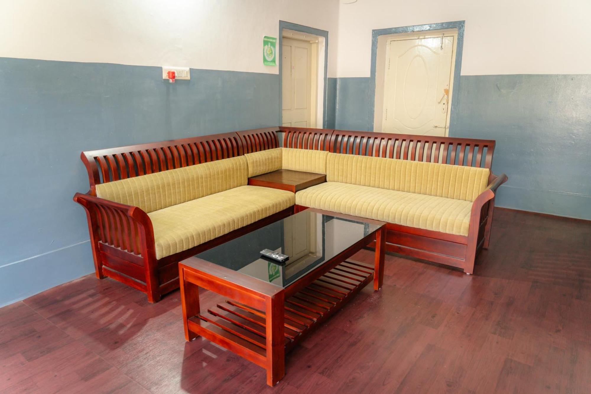 Leo Vishroam Hostel Мисор Екстериор снимка