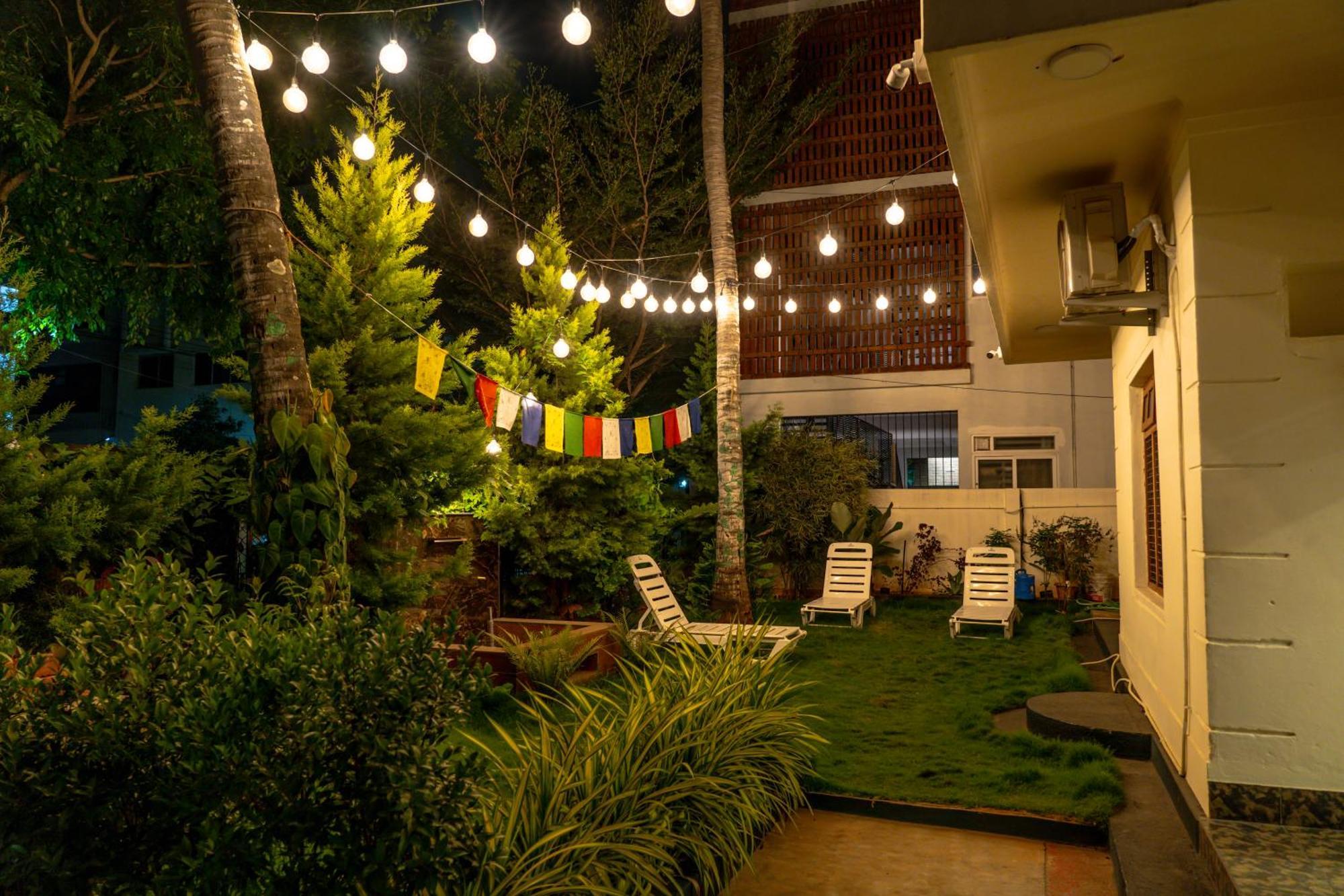 Leo Vishroam Hostel Мисор Екстериор снимка