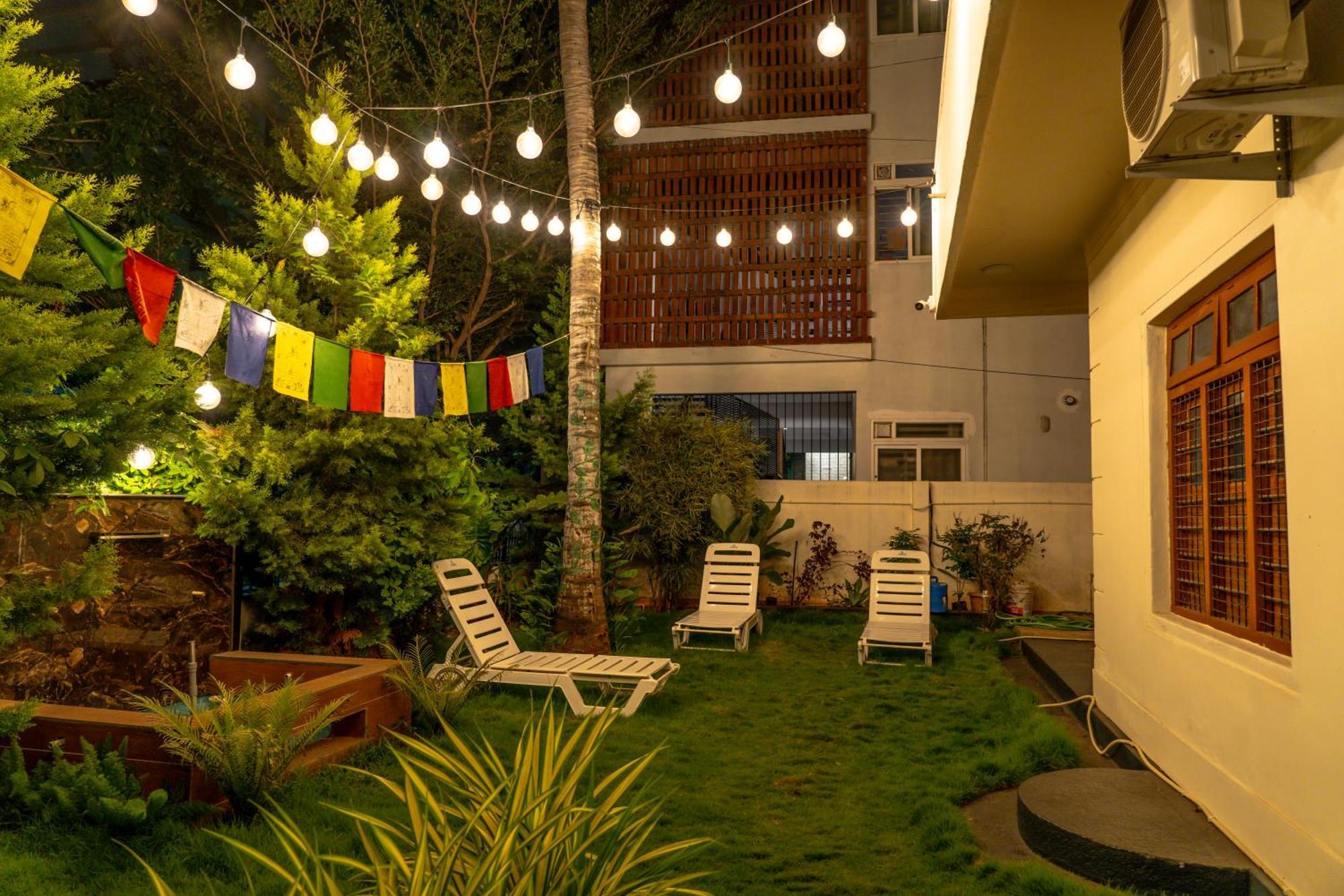 Leo Vishroam Hostel Мисор Екстериор снимка