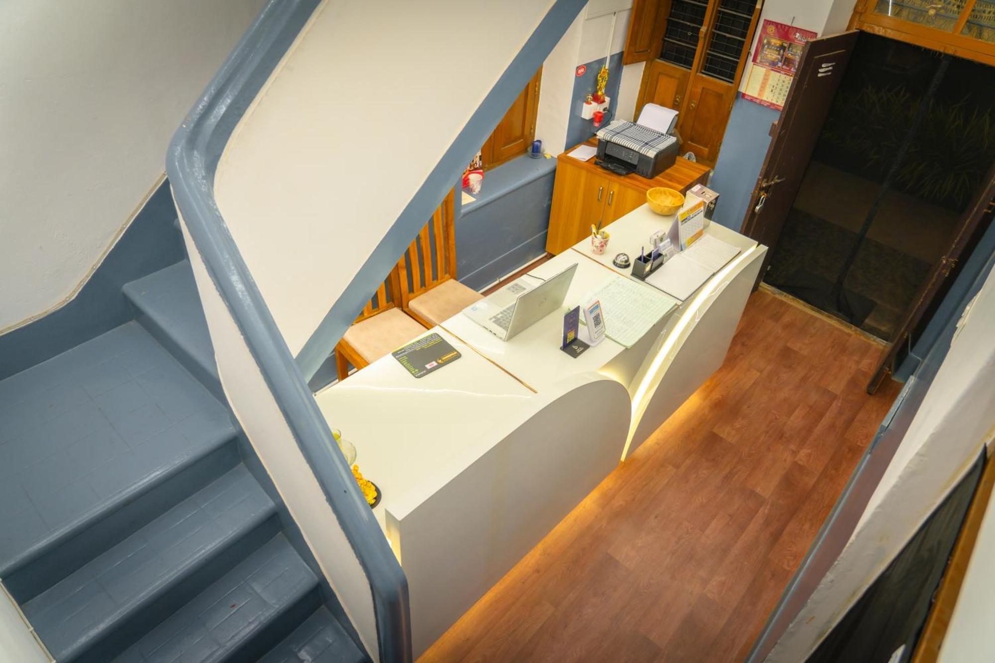 Leo Vishroam Hostel Мисор Екстериор снимка