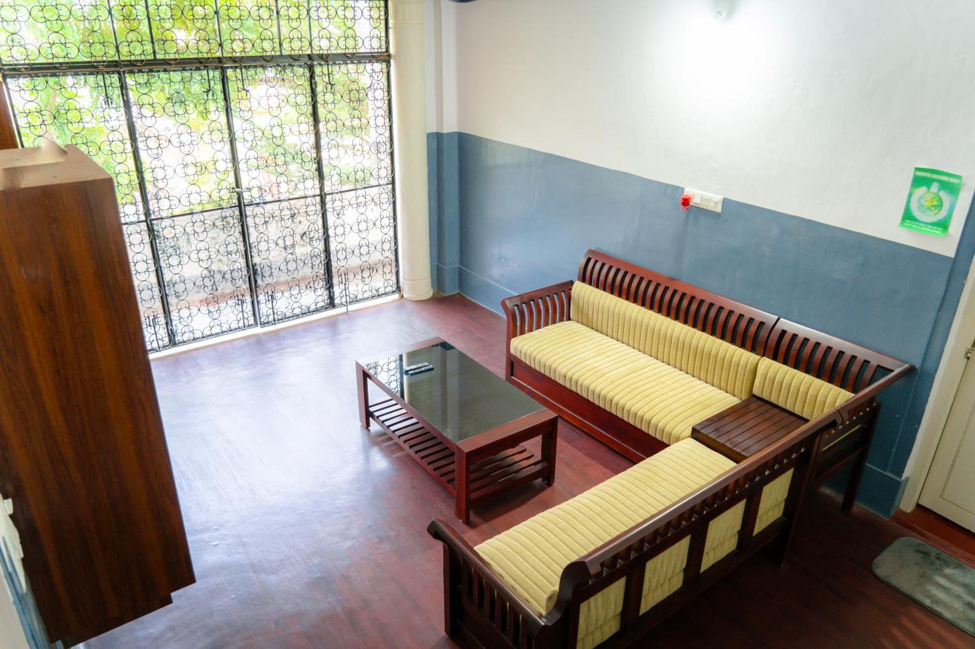 Leo Vishroam Hostel Мисор Екстериор снимка