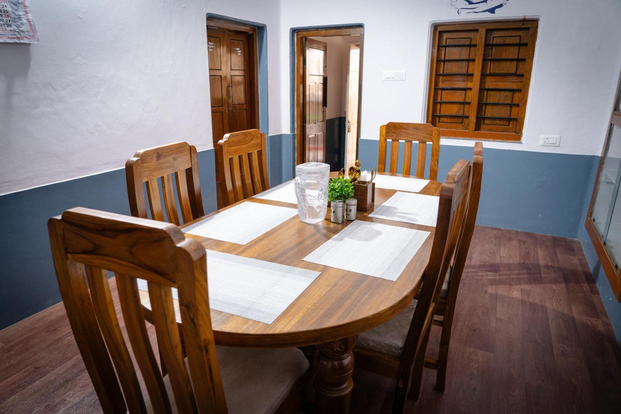Leo Vishroam Hostel Мисор Екстериор снимка
