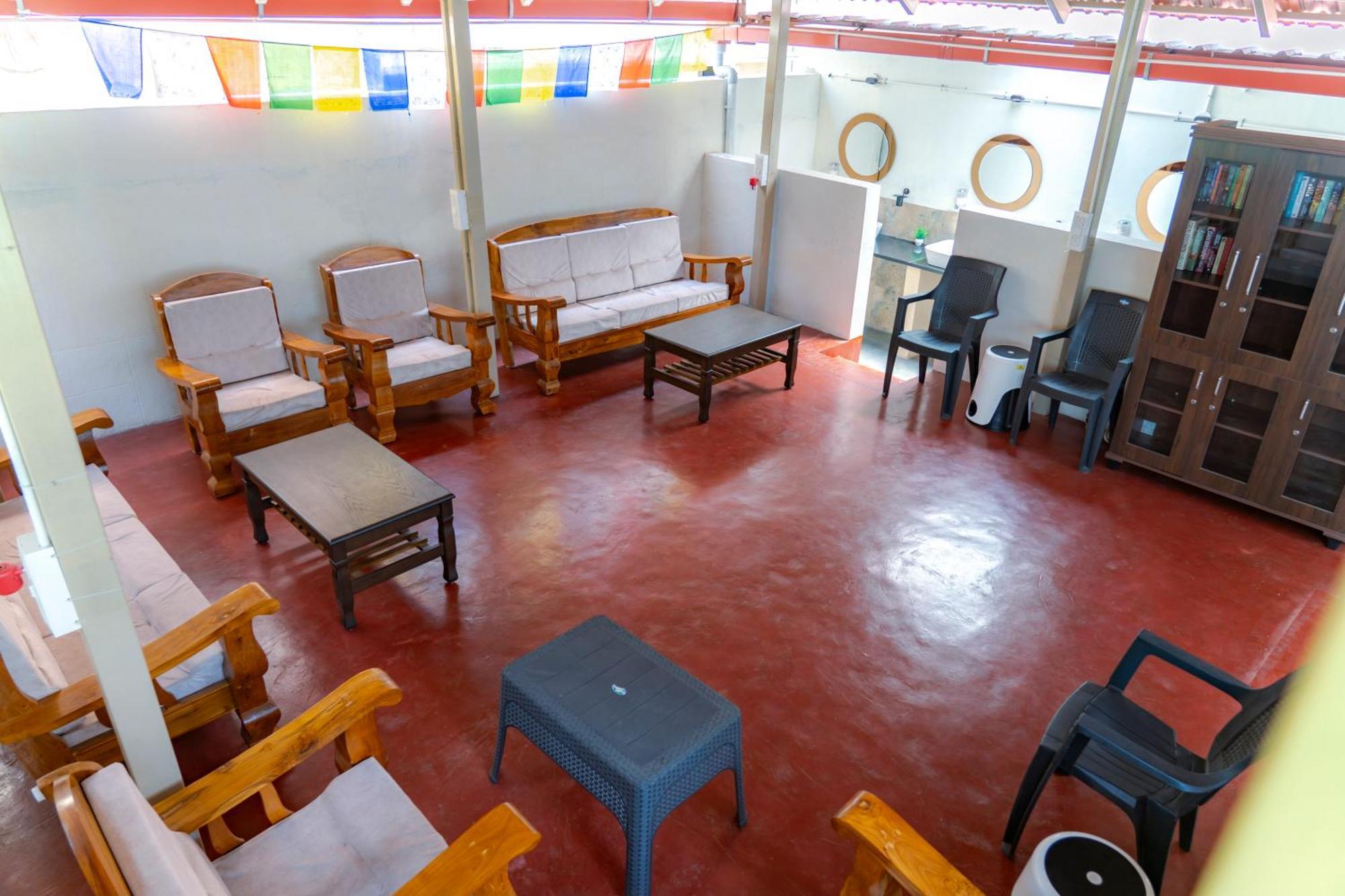 Leo Vishroam Hostel Мисор Екстериор снимка