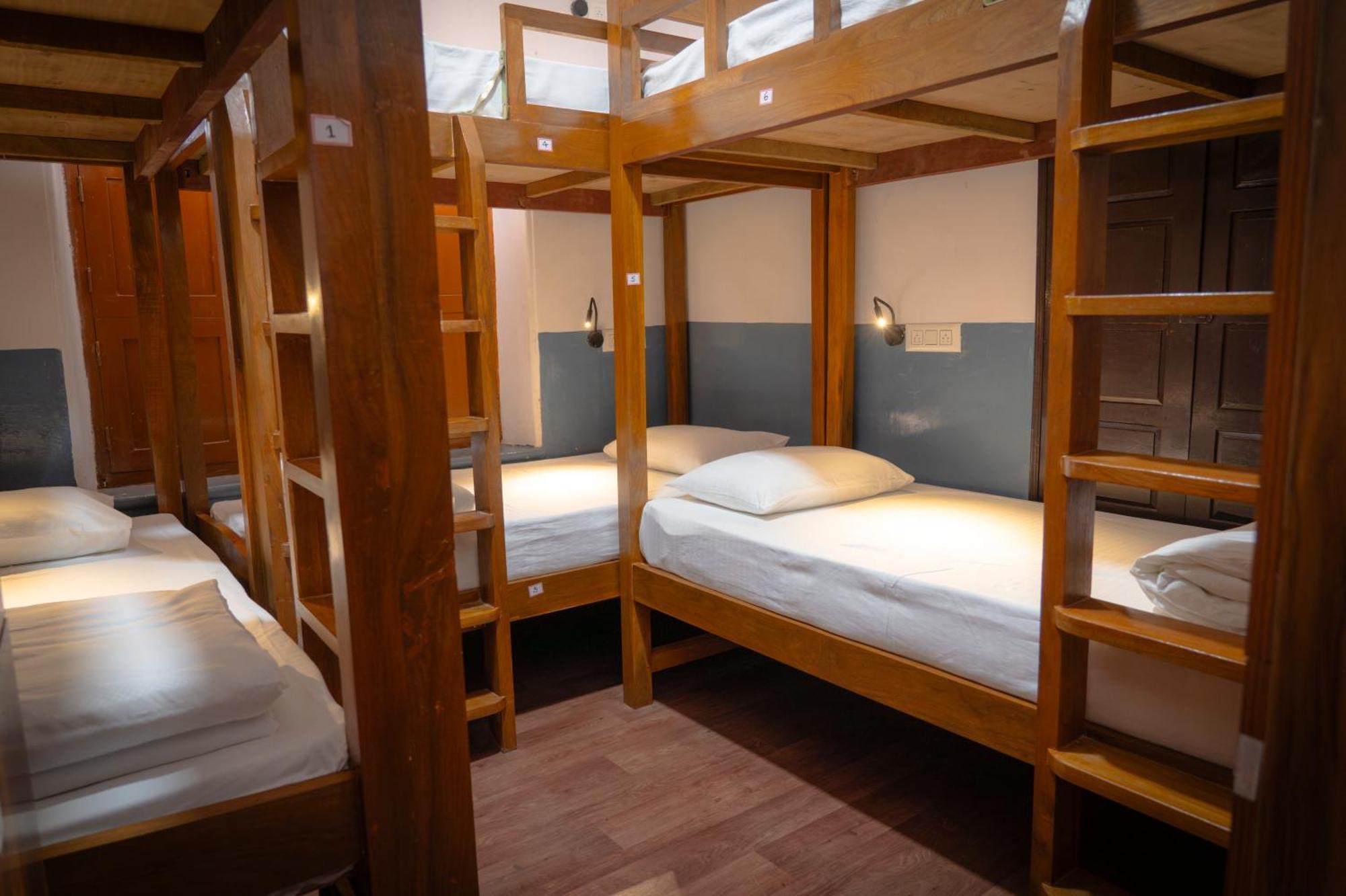 Leo Vishroam Hostel Мисор Екстериор снимка