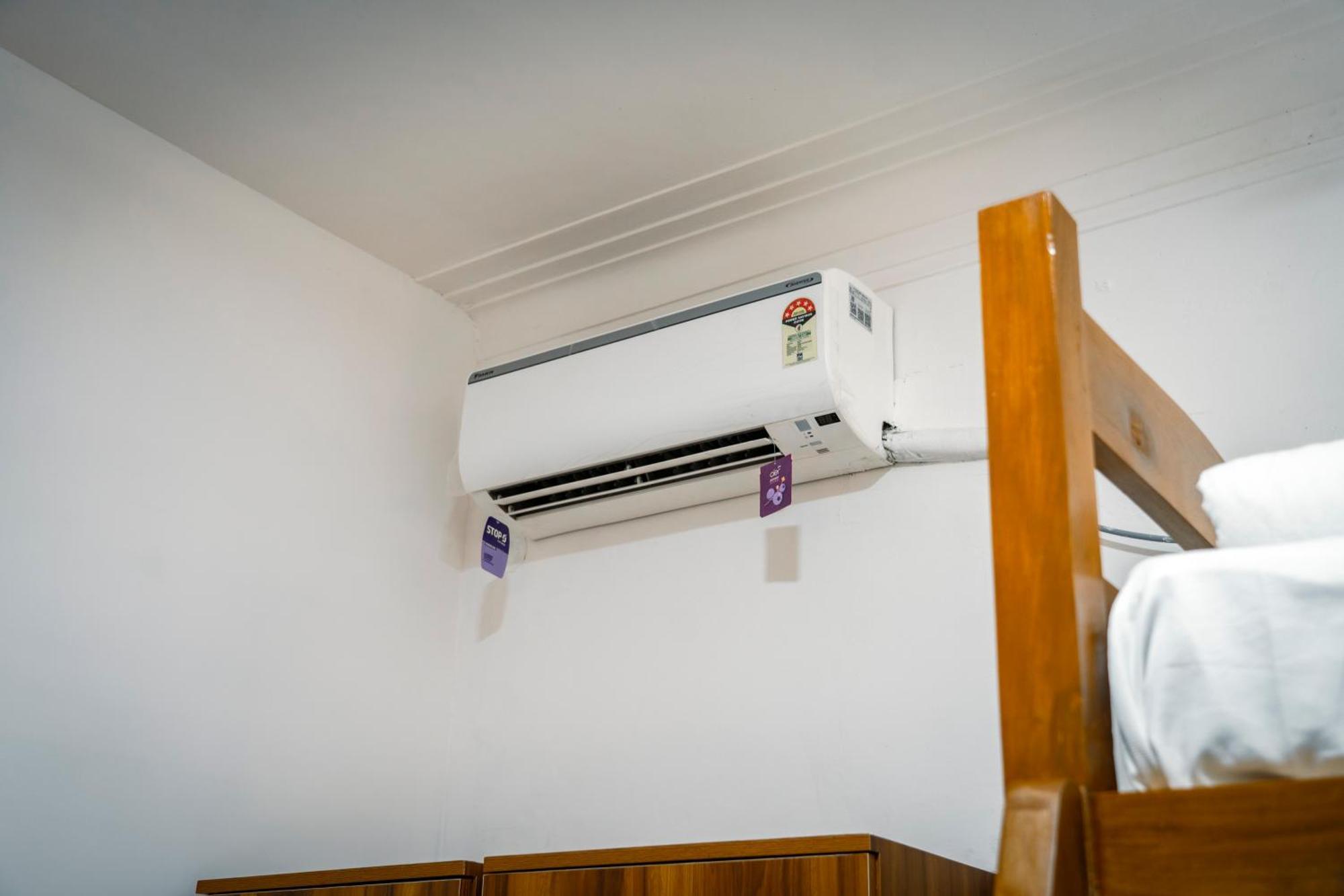 Leo Vishroam Hostel Мисор Екстериор снимка