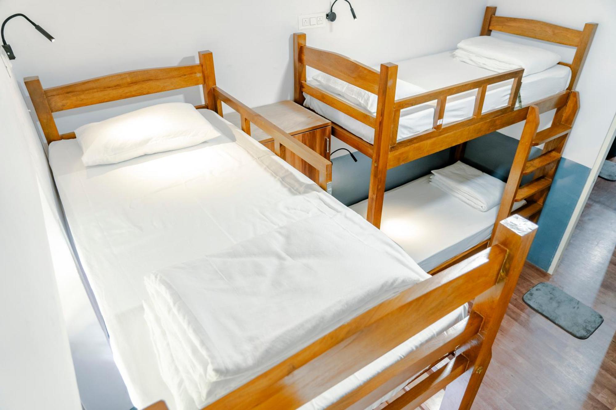 Leo Vishroam Hostel Мисор Екстериор снимка