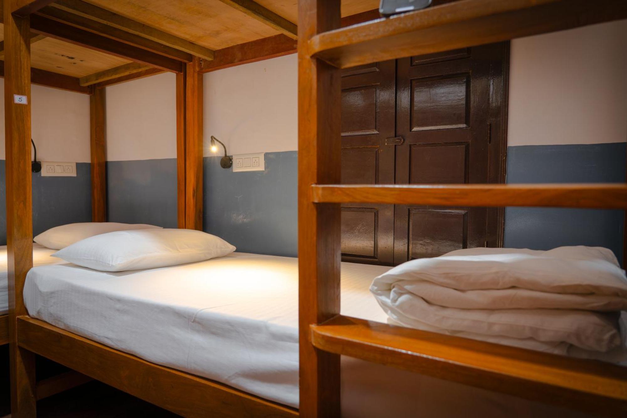 Leo Vishroam Hostel Мисор Екстериор снимка