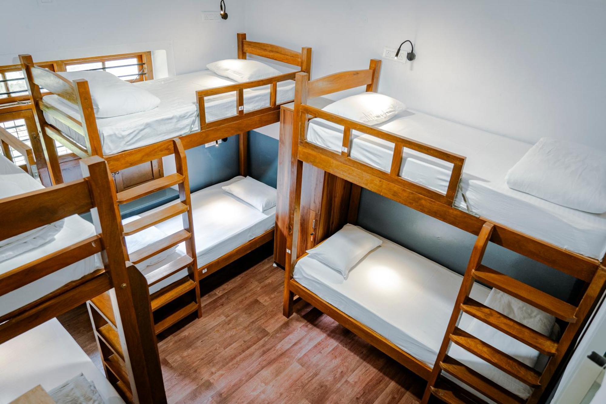 Leo Vishroam Hostel Мисор Екстериор снимка