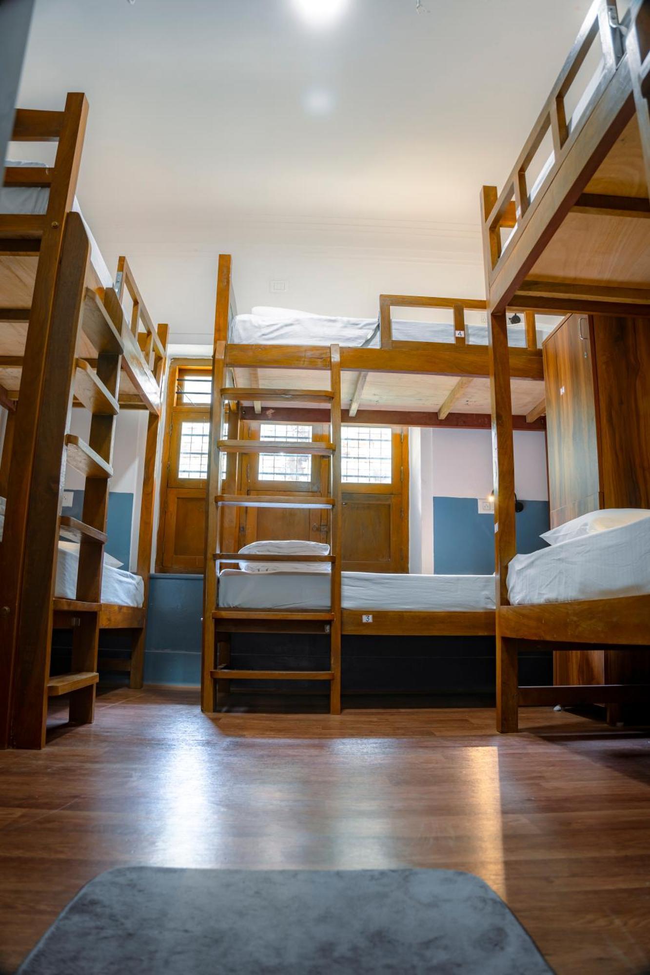 Leo Vishroam Hostel Мисор Екстериор снимка